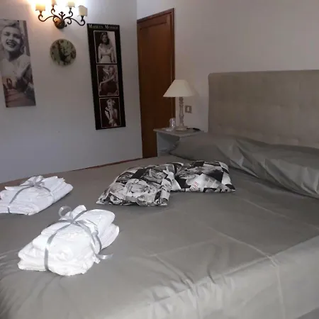 Apartment La Mansarda Di Marilyn In Toscana