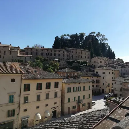 Apartment La Mansarda Di Marilyn In Toscana